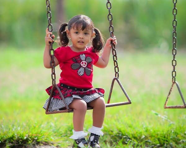 Веселые качели для детей