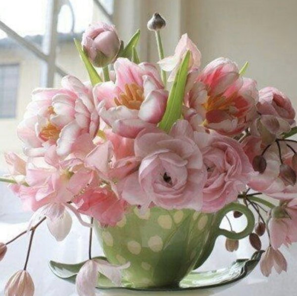 Нежный весенний букет цветов