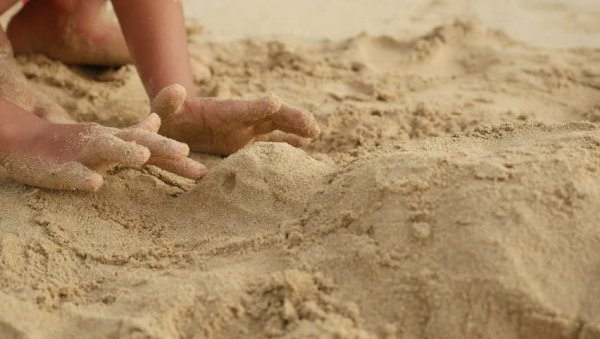 Ладошки на песке