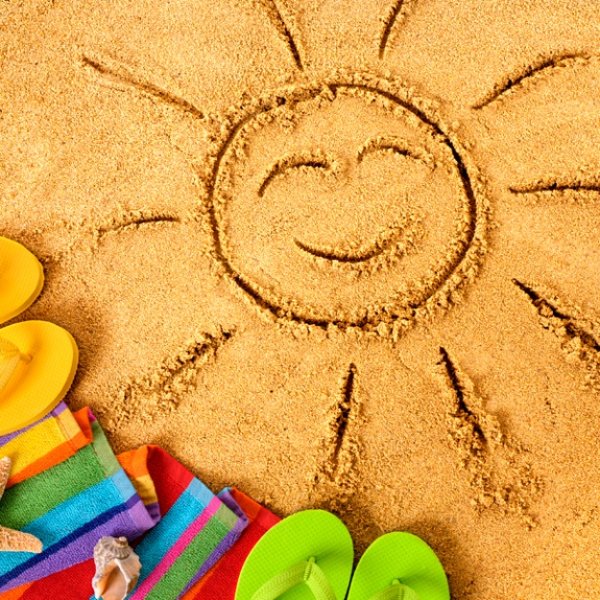 Солнце нарисованное на песке