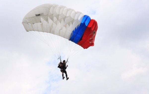 Флаг с парашютом