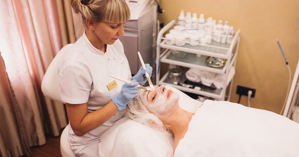 День косметолога и красоты