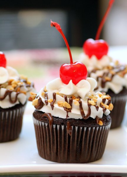 Красивые пирожные на день рождения