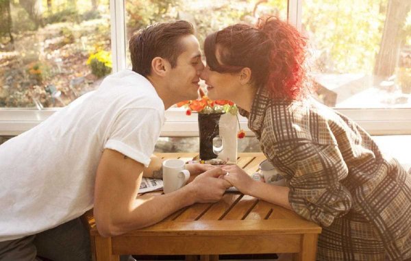 Влюбленная пара утро