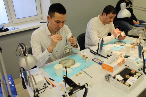 Зубной техник