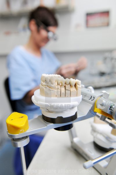 Профессия зуботехник