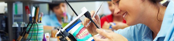 Зубной техник девушка