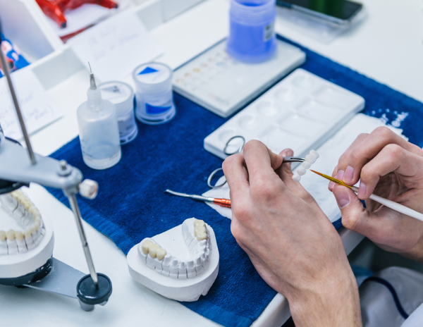 Профессия зубного техника