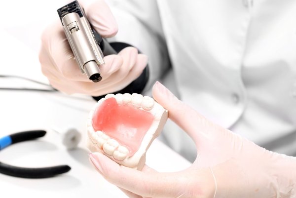 Перебазировка зубного протеза