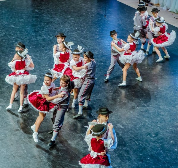 Движение танца польки