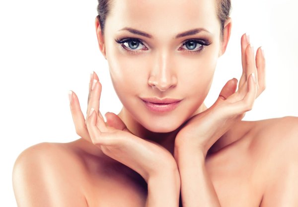 Красивая девушка Бьюти эксперт