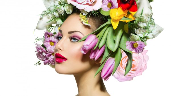 Лицо женщины в цветах