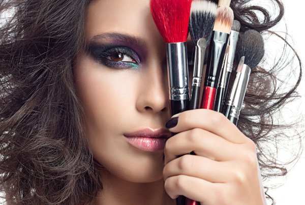 Красивая девушка косметика