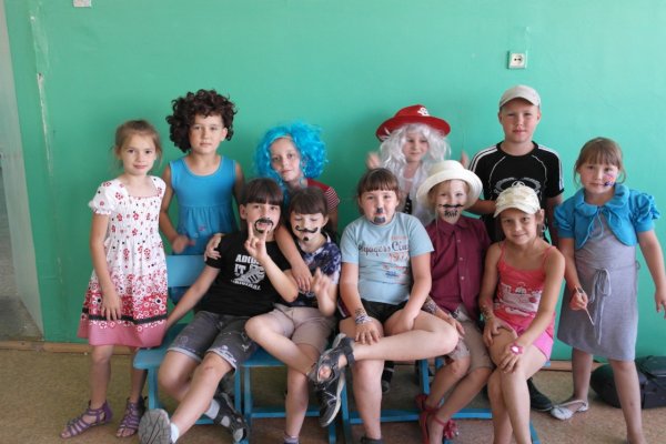 Мальчик в платье девочки лагерь