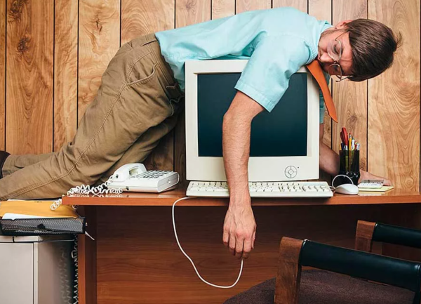 Уставший за компом