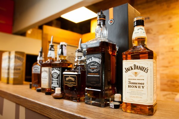 Открытка виски и сигара