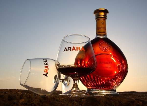 Коньяк армянский гора Масис