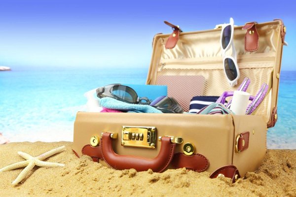 Чемодан на море