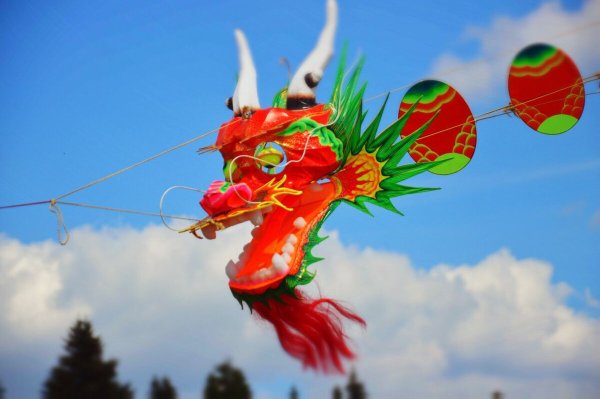 Цинмин воздушные змеи