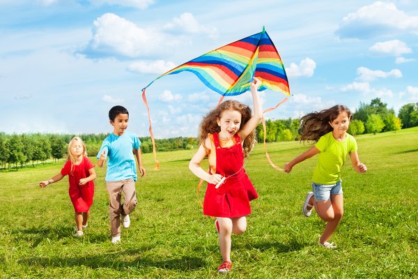 Ребенок с воздушным змеем