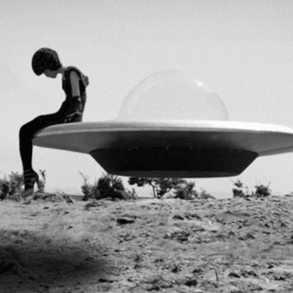 Инопланетянин с цветами