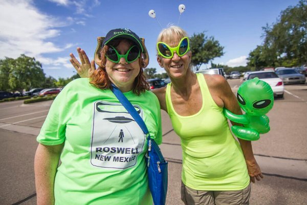 Летающая тарелка смешная