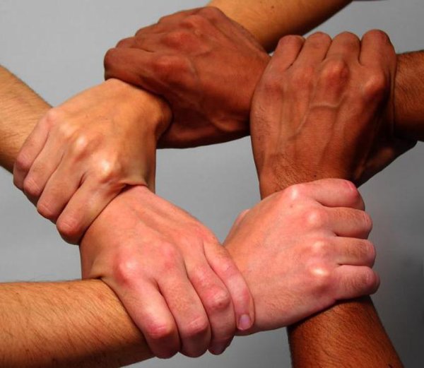 Рукопожатие сверху