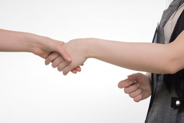 Рука против