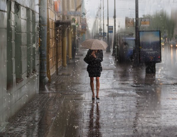 Улица под дождем