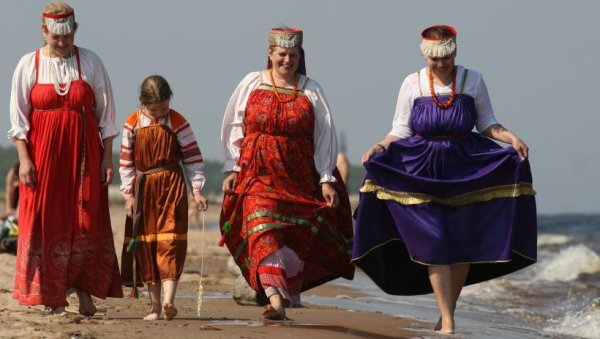 Русская девушка в платке