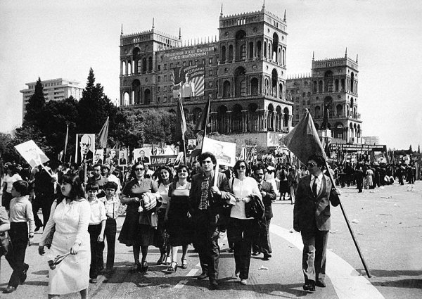 Бакинец надпись