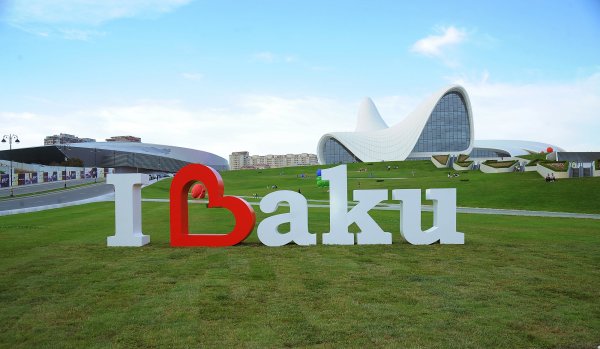 День бакинца