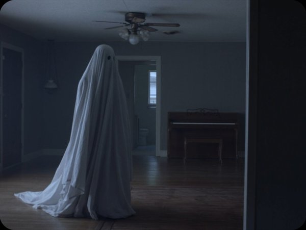 Приведение в простыне