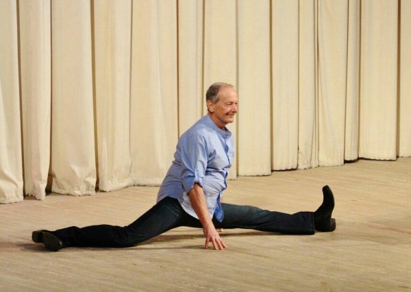 Михаил Задорнов шпагат