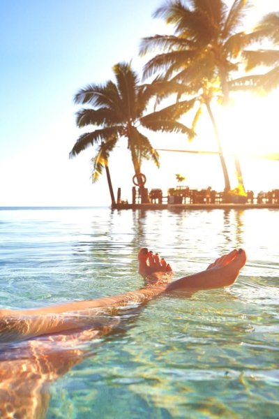 Пляж пальмы люди