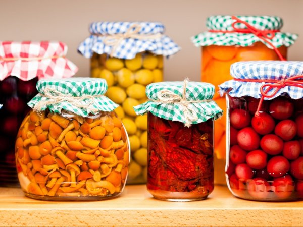 Баночки с соленьями