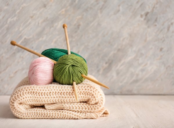 Пряжа и спицы