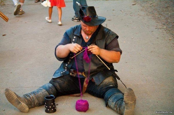 День вязания на публике эмблема