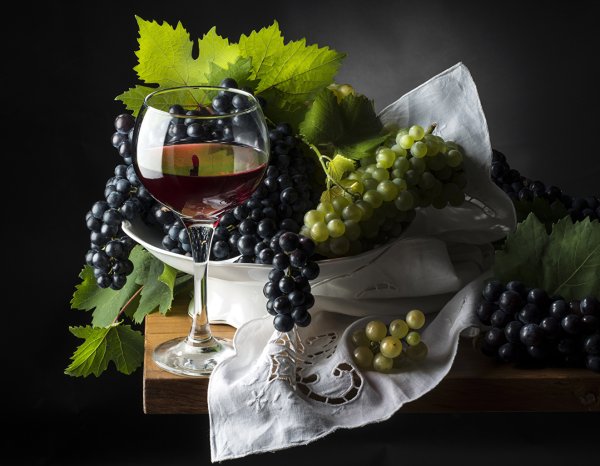 Виноград в бокале