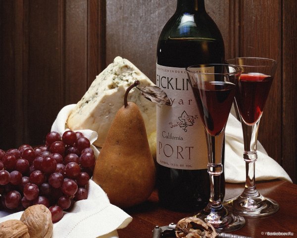 Угощение с вином