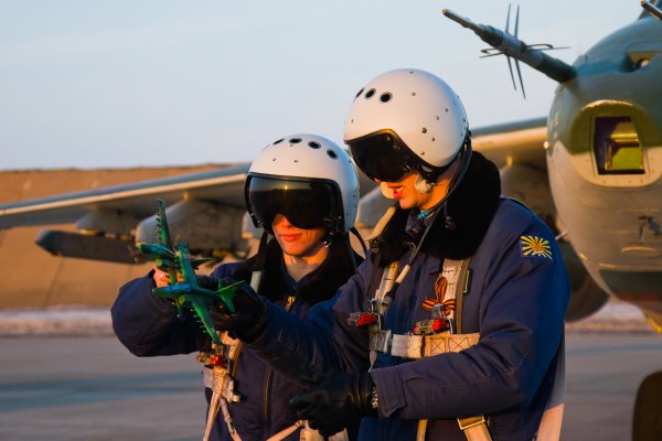 Смелость и мастерство русских пилотов воплощены в фигуре ангела в небе