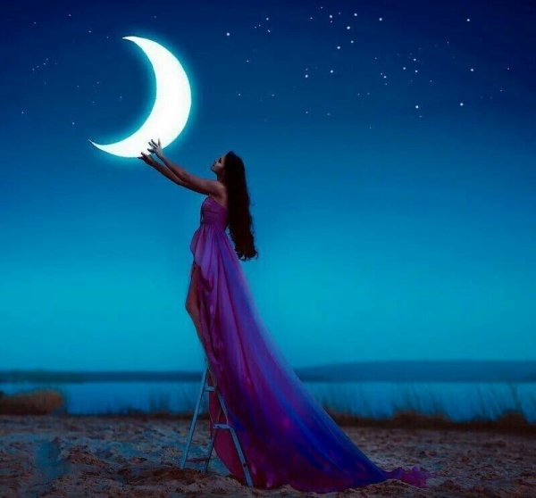 Девушка под луной