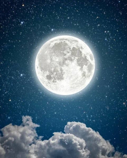 Ночное небо и большая Луна
