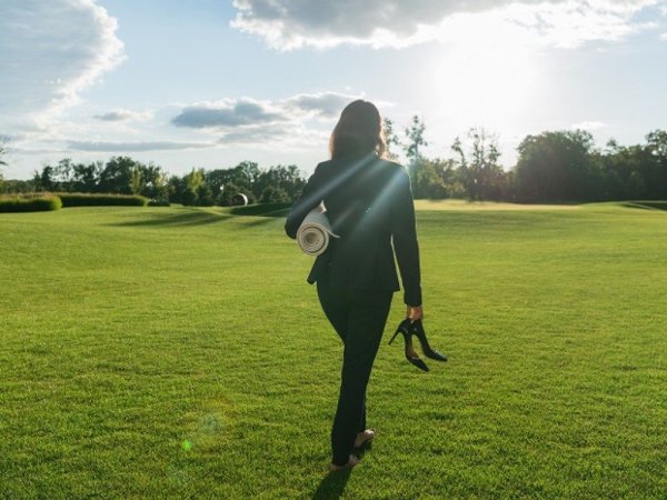 Дети гуляют на улице