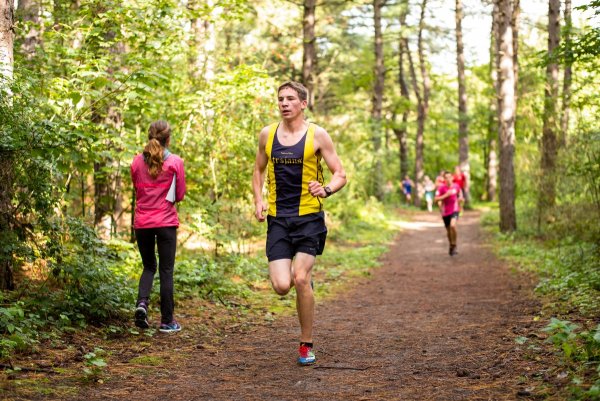 Дети гуляют на улице