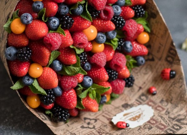 Доброе утро с фруктами и ягодами