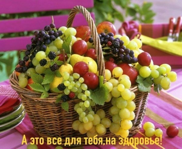 Ягоды в вазе