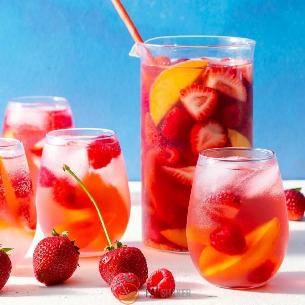 Угощайтесь ягоды и фрукты