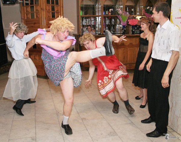 Люди в дурацких костюмах