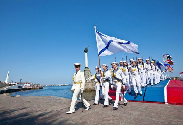 С праздником моряка